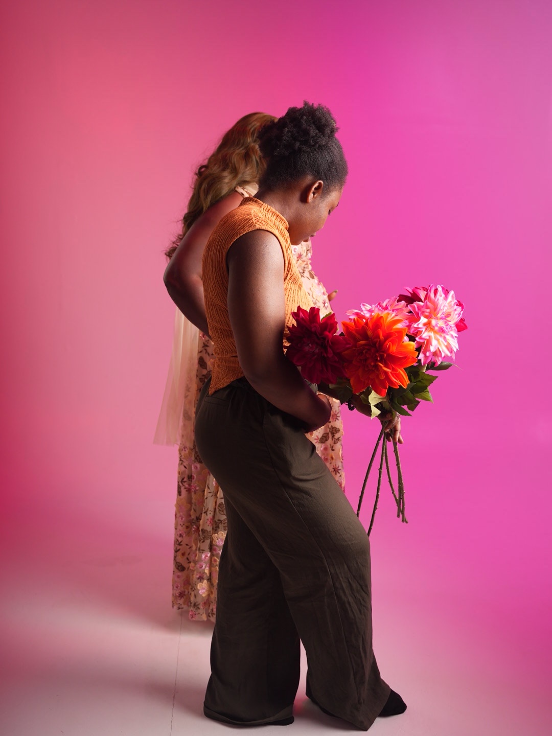 Backstage pink set — orange top & dahlias
